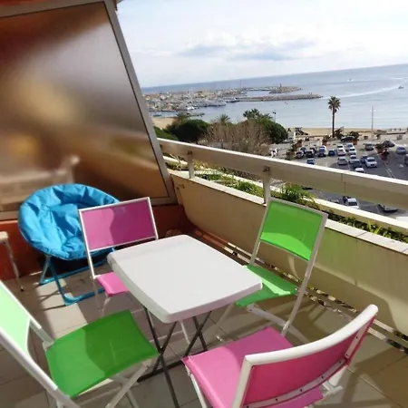 Cosy Au Lavandou Avec Terrasse Et Parking - Fr-1-308-73 Apartment