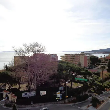 Cosy Au Lavandou Avec Terrasse Et Parking - Fr-1-308-73